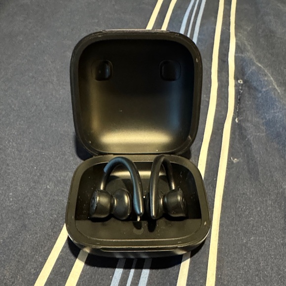 Powerbeats Pro Wireless Ear Buds - Picture 1 of 5